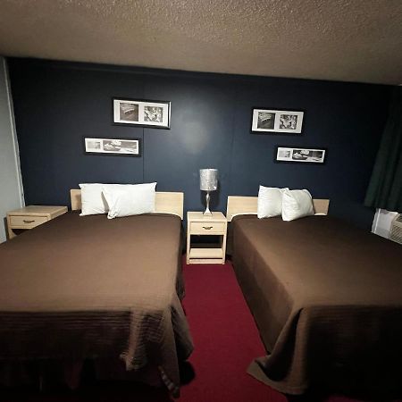 Country Club Inn Колби Экстерьер фото